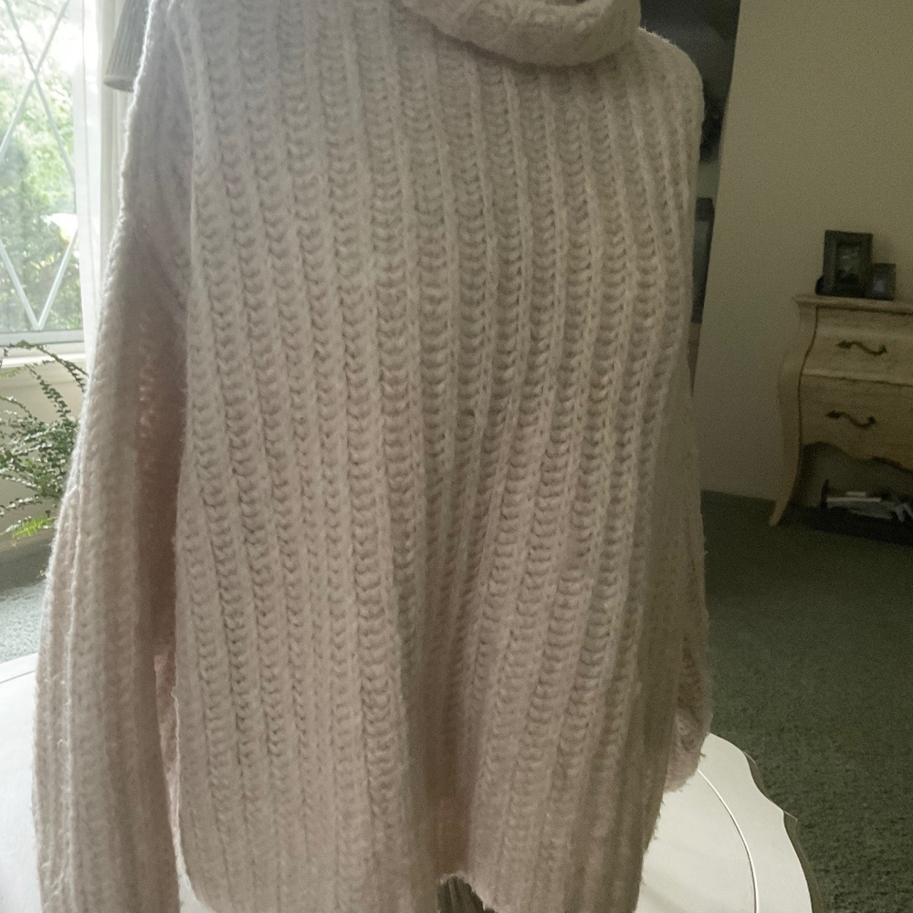 Free People. Off-White Cable Sweater, size S